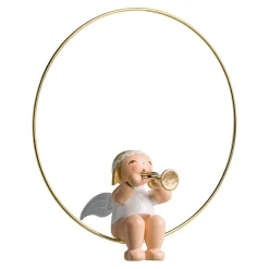 Christbaumengel im Ring mit Trompete