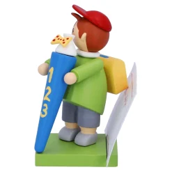 Junge mit Schultüte