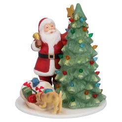 Weihnachtsmann beim Baum schmücken