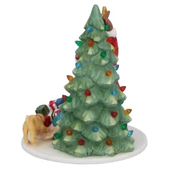 Weihnachtsmann beim Baum schmücken