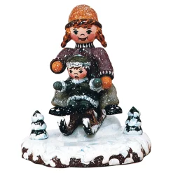 Winterkinder Schlittenfahrerin